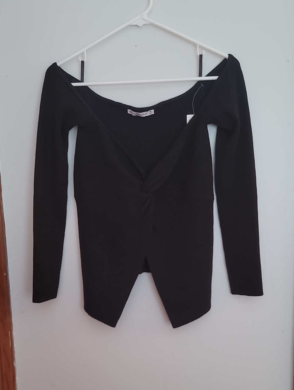 NWT Abercrombie & Fitch Black Twist-Front Long Sleeve Sweater Top